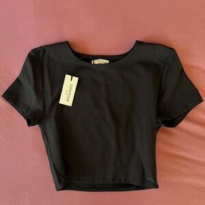 *NWT* Aritzia Black Contour Crop T-Shirt